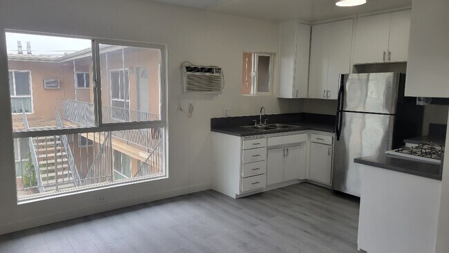 Building Photo - 5950 Fulcher Ave