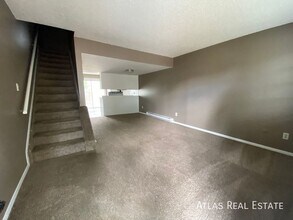 Building Photo - 25 Royal Crest Dr