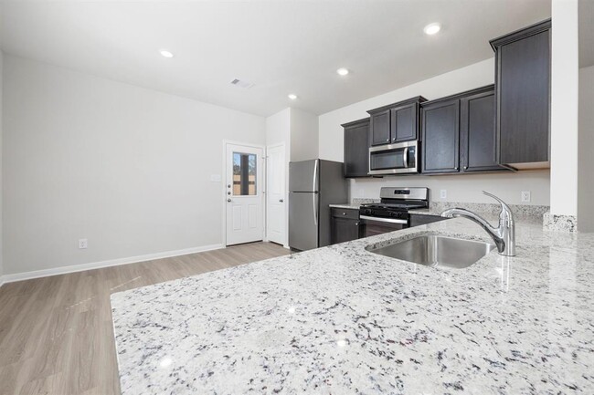 Foto del edificio - 15454 Maple Ter Dr