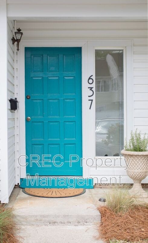 Foto del edificio - 637 Baytree Ct