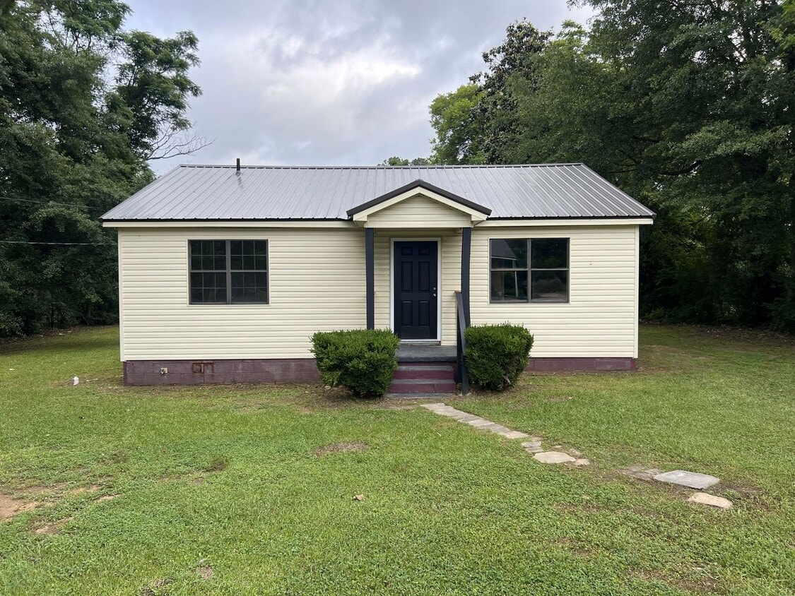 Primary Photo - Beautifully Renovated 2 Bed / 1 Bath Home ...