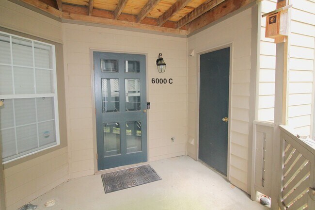 Foto del edificio - (Coming Soon) 2-Bedroom Condo on the Sugar Creek Greenway!