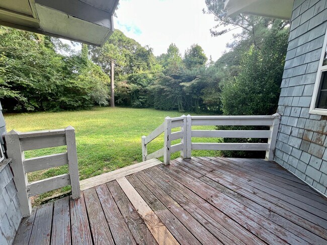 Foto del edificio - 1619 Midgett Dr