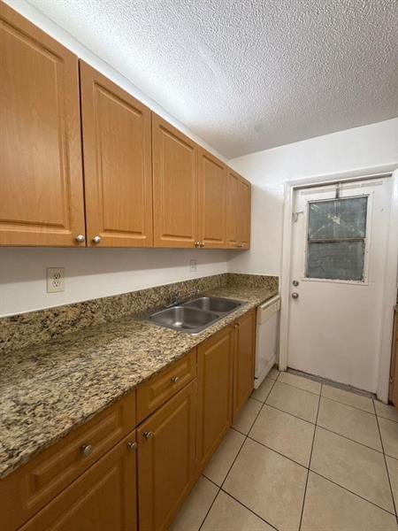 Foto del edificio - 471 Sunshine Dr