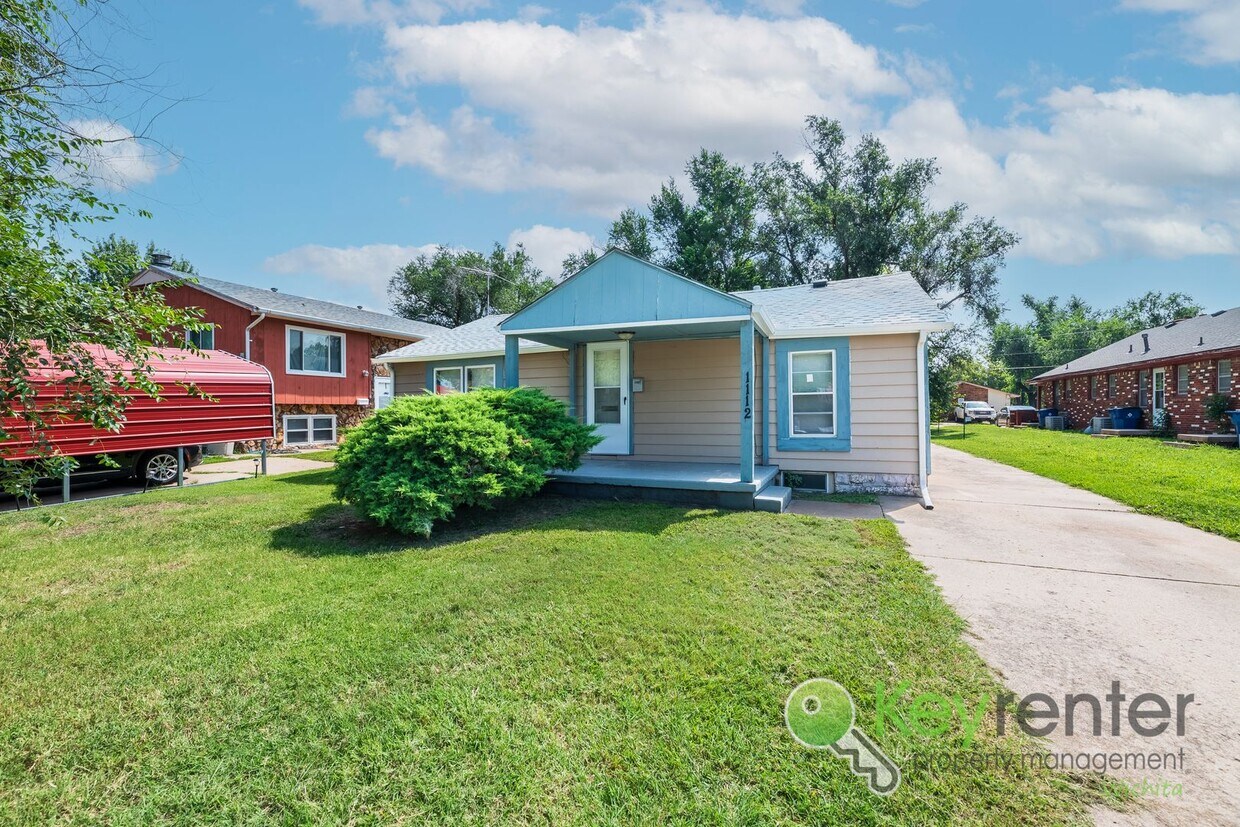 Primary Photo - 3 Bedroom 1 Bath for rent | Seneca and McC...
