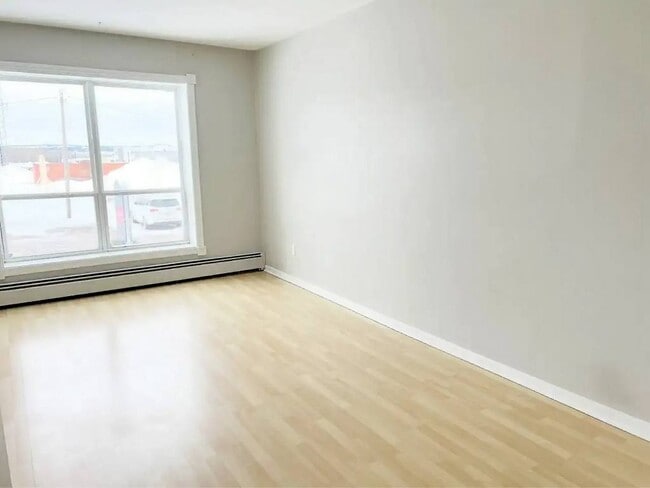 Building Photo - Courtview Suites