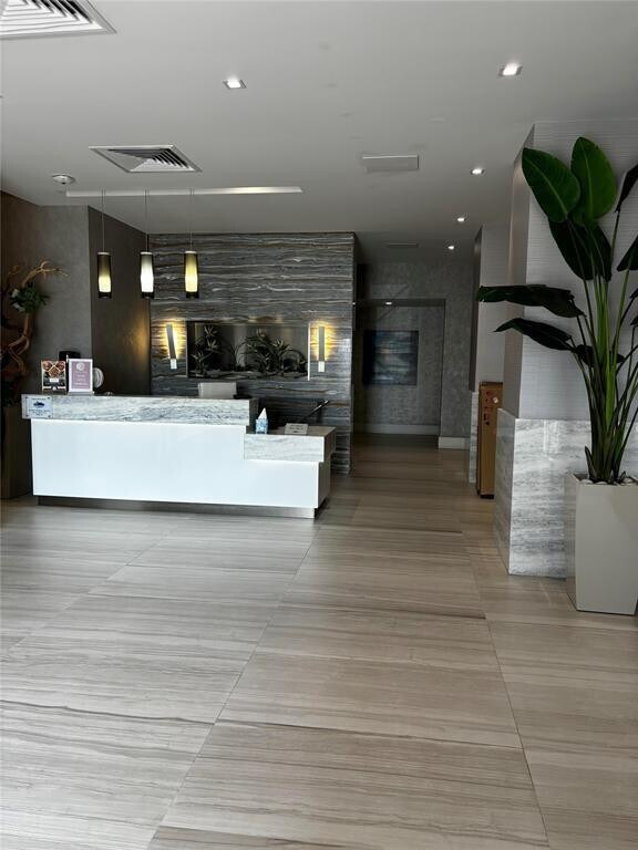 Foto del edificio - 2301 S Ocean Dr