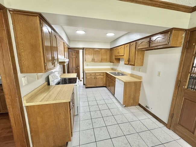 Building Photo - 7086 Cobblestone Dr