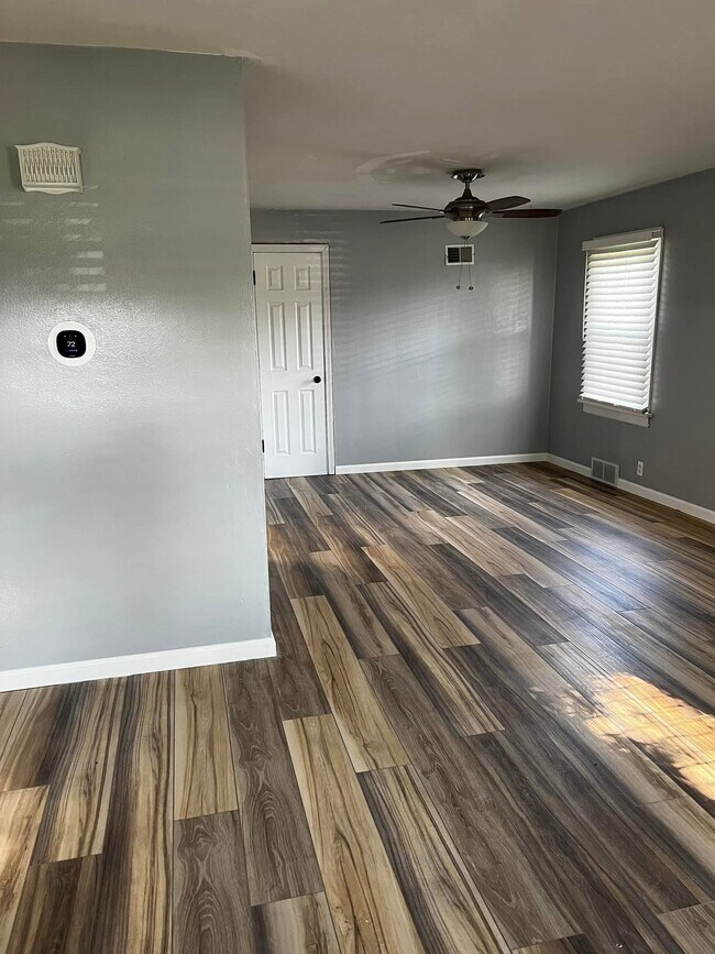 Foto del edificio - 102 Kenwood Ln
