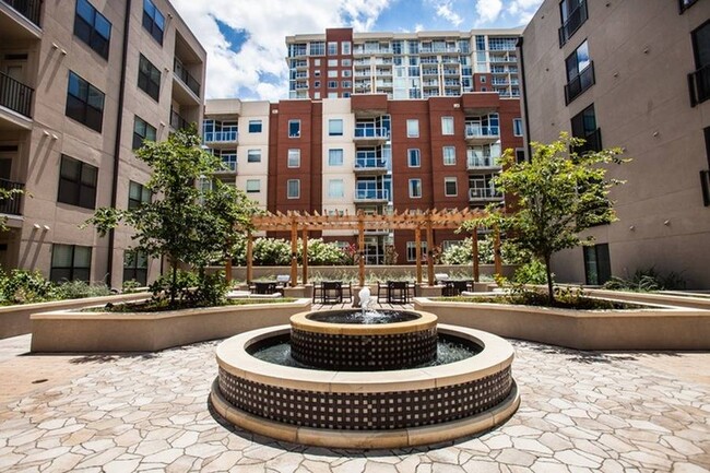 Outdoor Lounge + Fountain - Pine Street Flats