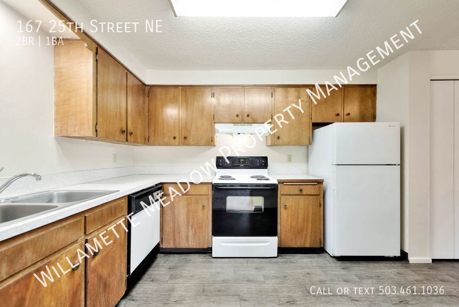 Primary Photo - Spacious 2-Bedroom Upstairs Apartment with...