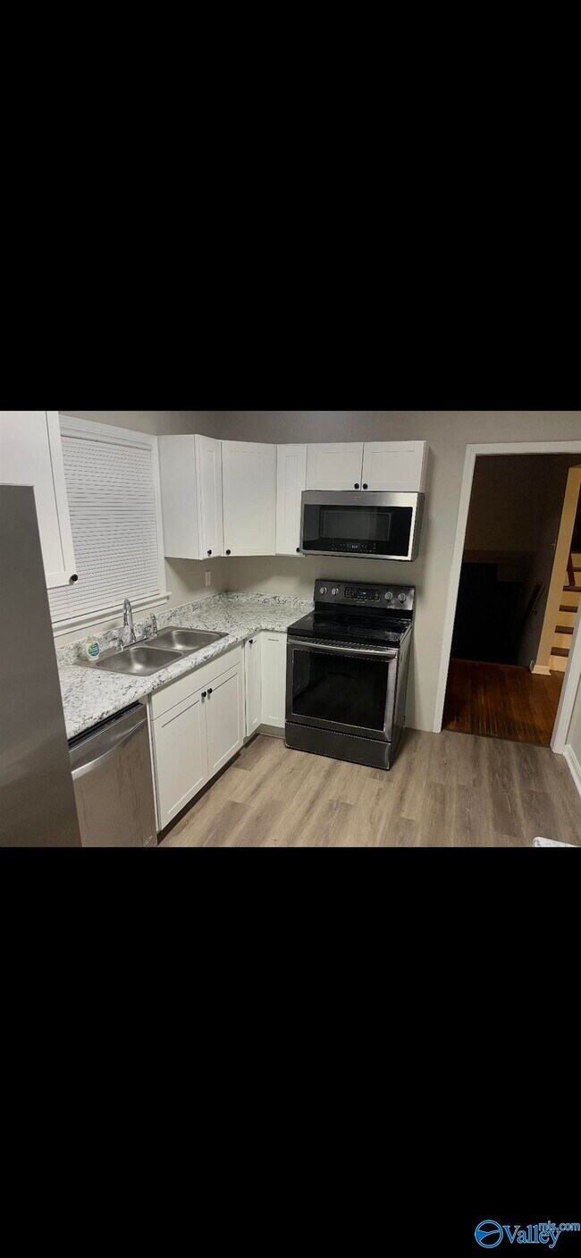 Foto del edificio - 4708 Dahlia Dr NW