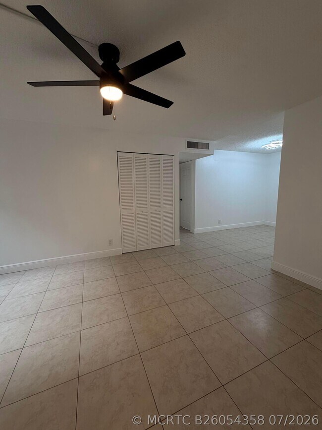 Building Photo - 2661 Riverside Dr