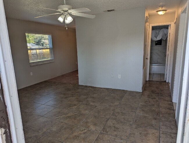 Foto del edificio - Lovely 3 bed 2 bath duplex