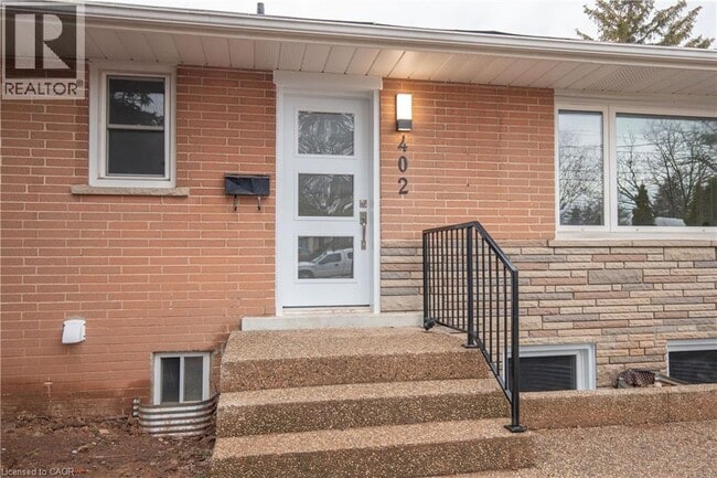 Building Photo - 402 THIRD Line