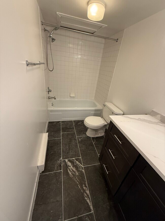 Foto del edificio - 96 Candlewood Dr