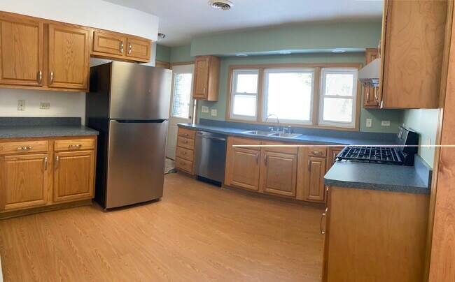 Building Photo - 638 Pearl St