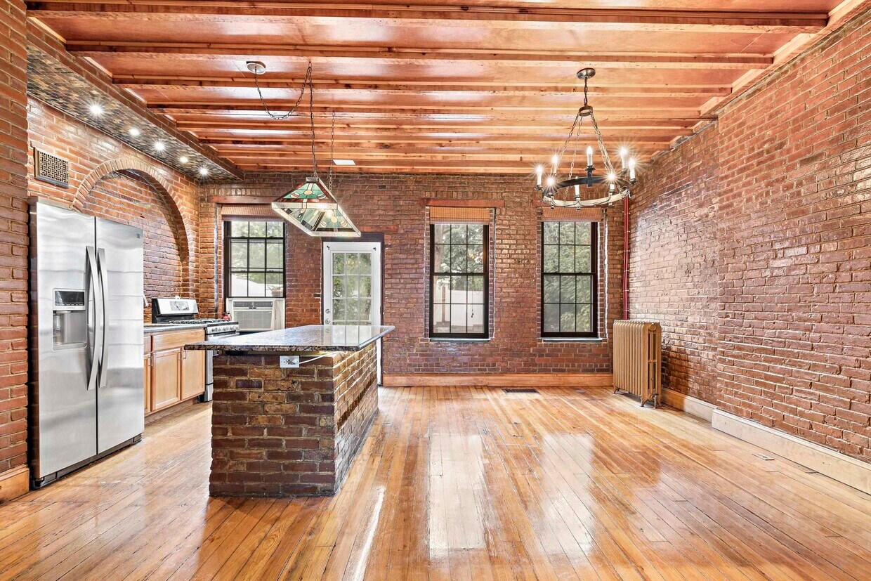 Primary Photo - 4 Troy St