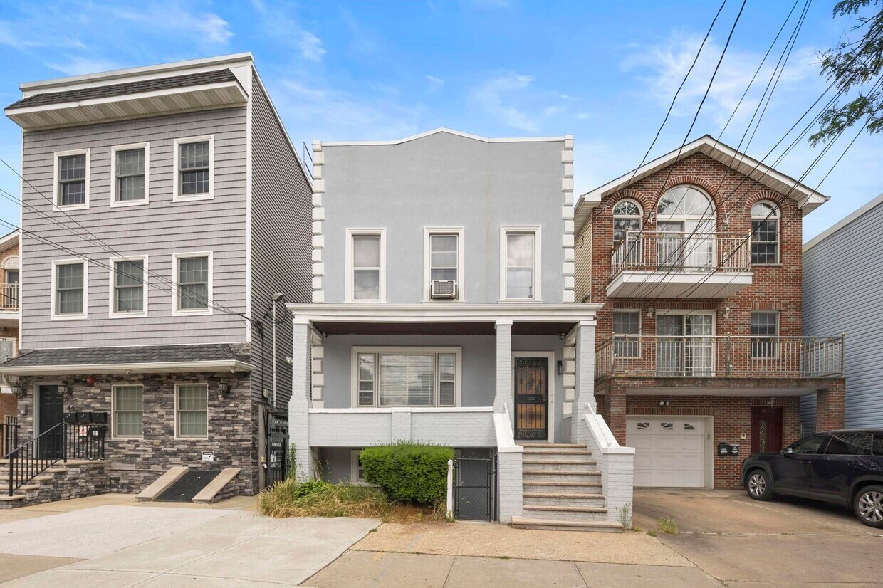 Primary Photo - 42 Bryant Ave