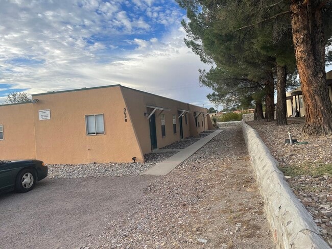 Building Photo - 2640 Fairway Dr