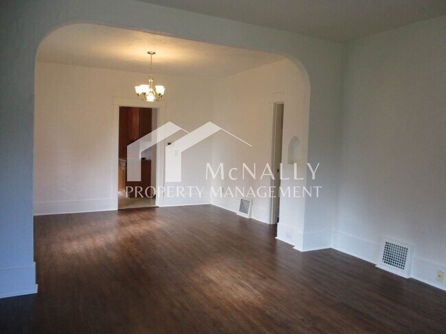 Foto del edificio - Charming 3-Bedroom Craftsman in Central Tacoma with Spacious Studio/Office