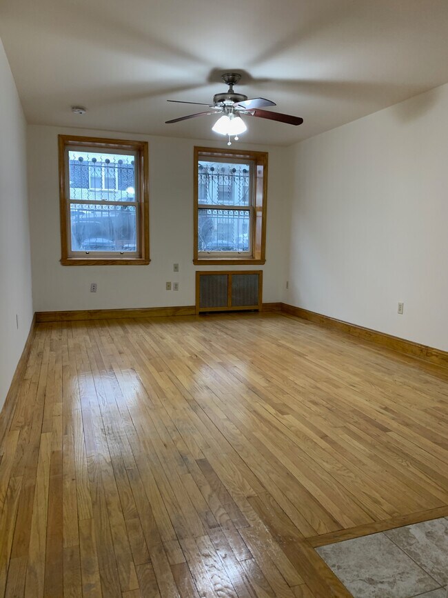 Foto del edificio - 143 W 74th St