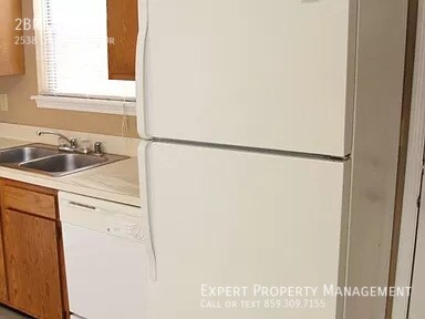 Foto del edificio - 2538 Lindenhurst Dr