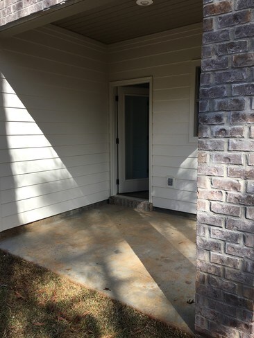 Building Photo - 712 Heavens Dr