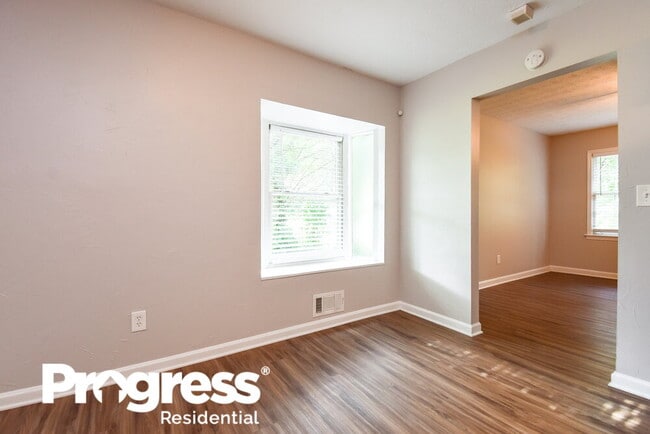 Building Photo - 900 Orris Ln