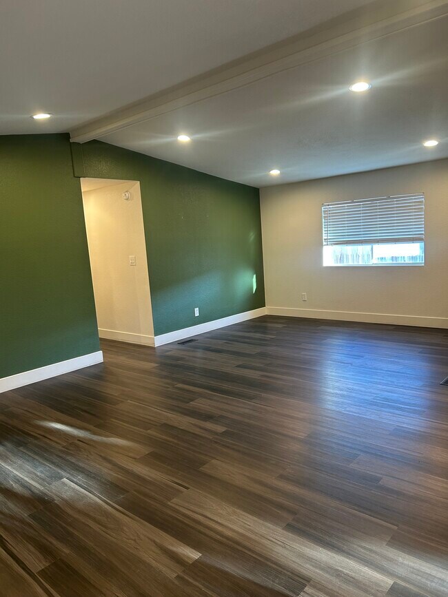 Foto del edificio - 2730 Larkspur St