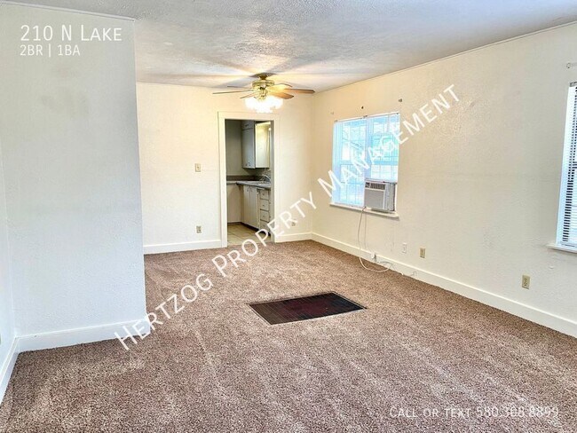 Building Photo - Cute 2 bedroom 1 bathroom home!