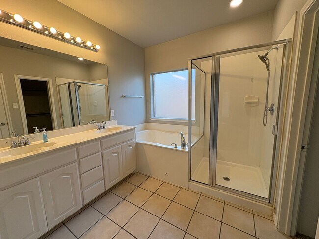 Foto del edificio - GREAT Home in NWISD with Amenities!
