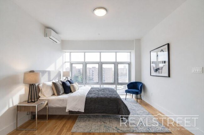 Foto del edificio - LUXURY LOFT in Queens!