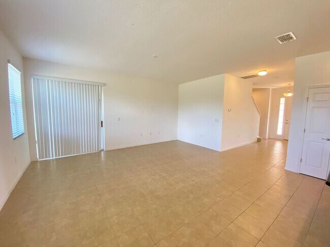 Foto del edificio - Carlisle Grand-120 Seville Dr Davenport, F...