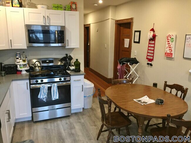 Building Photo - 174 St Alphonsus St