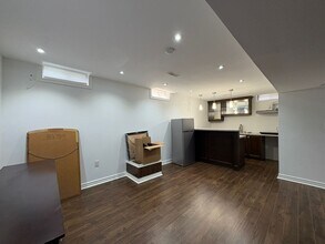 Building Photo - 79 Mander Pl