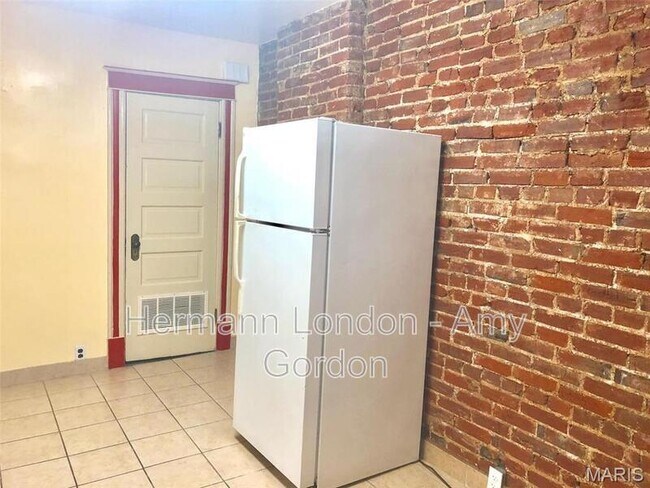 Foto del edificio - 3918 Flad Ave