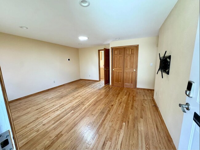 Building Photo - Charming 3 Bed/2 Bath Single Family Home i...