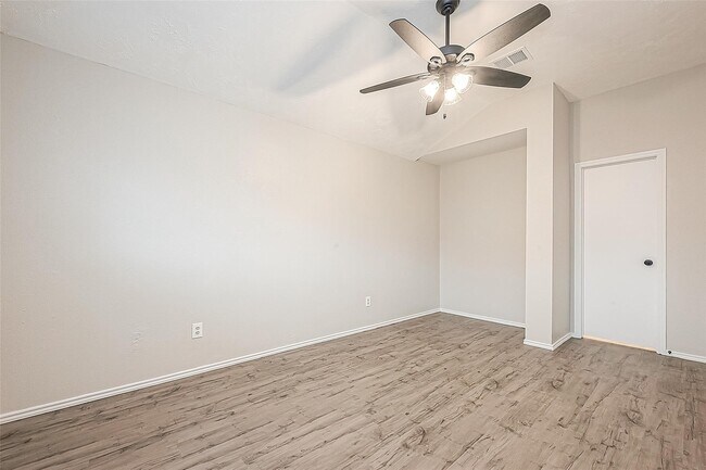 Foto del edificio - 9247 Autumnsong Dr