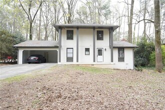Building Photo - 2221 Pinecliff Dr NE