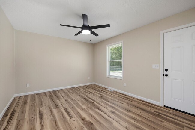 Foto del edificio - 1649 N Patterson Ave
