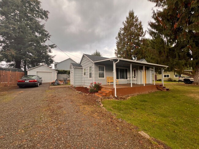 Building Photo - Cute Cottage with Garage and Large Yard