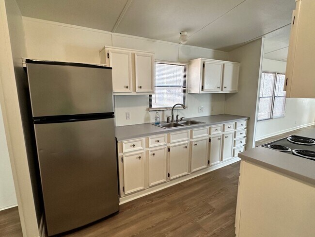 Building Photo - Private Mobile Home