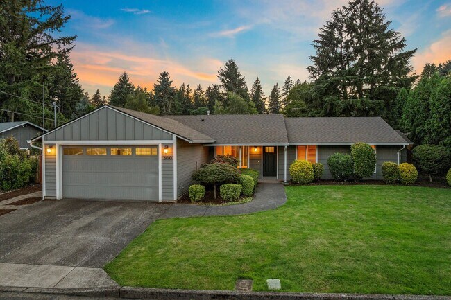 Foto del edificio - Live in One of Lake Oswego's Most Convenie...