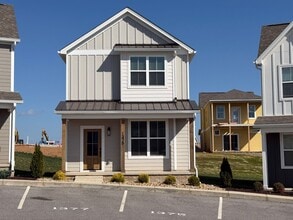 Building Photo - 1375 Belfair St