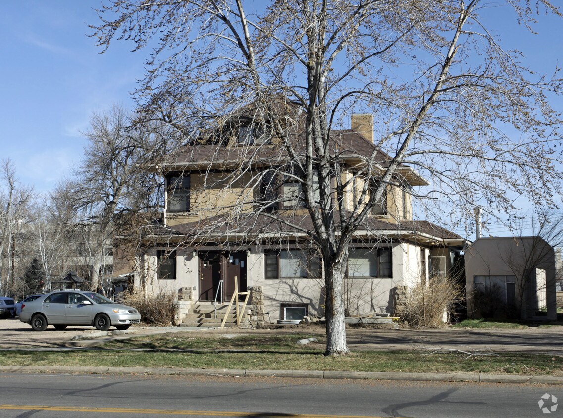 Building Photo - 825 12th St
