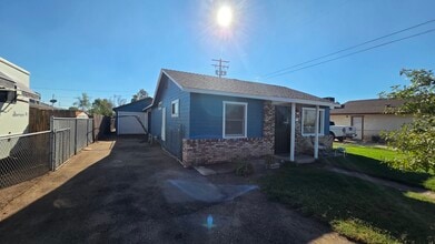 Building Photo - 310 W 10th St