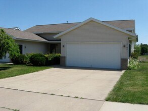 Building Photo - 2102-2104 Green Valley Dr