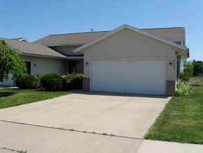Building Photo - 2102-2104 Green Valley Dr