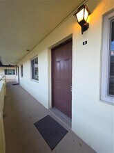 Building Photo - 400 Oakridge Blvd